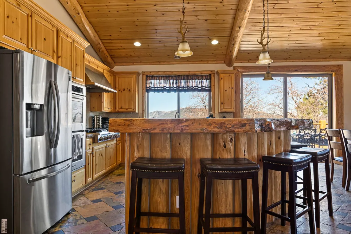 Sky High Ultimate Lodge, Hot Tub & Lake Views 8