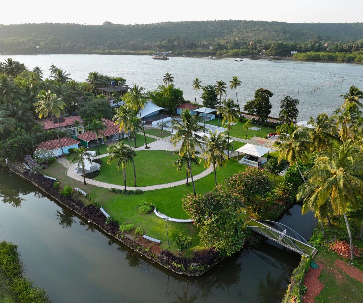 Dream home river banks 13