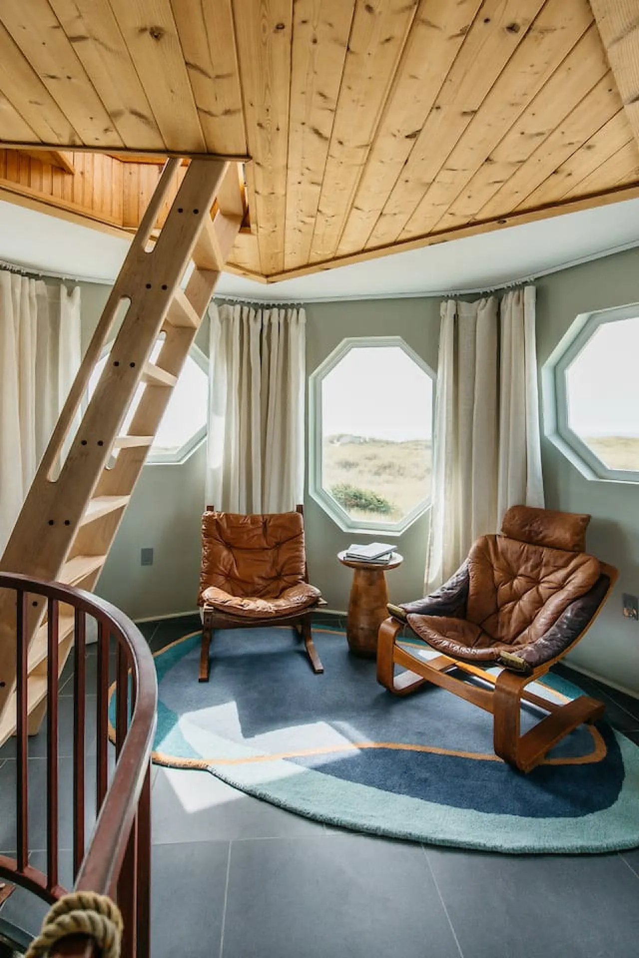 Lighthouse on the Beach with Hot Tub & Fire Pit 2