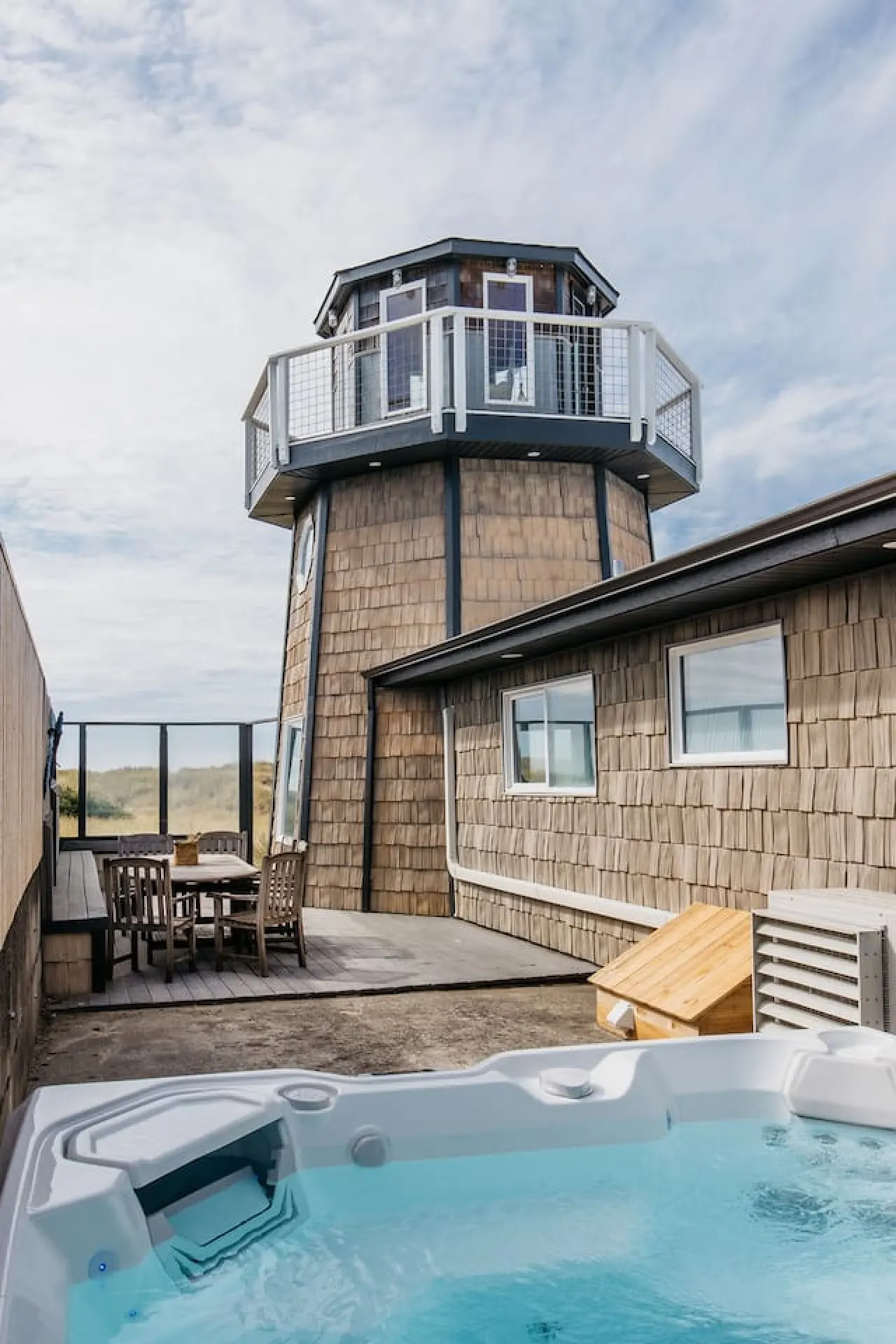 Lighthouse on the Beach with Hot Tub & Fire Pit 3
