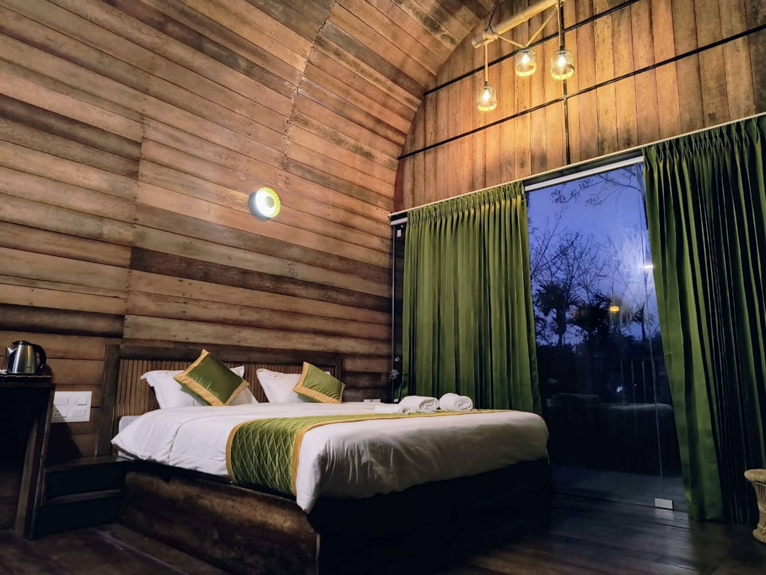 Private Wooden cottage/pet/pool/balcony/iypes 2