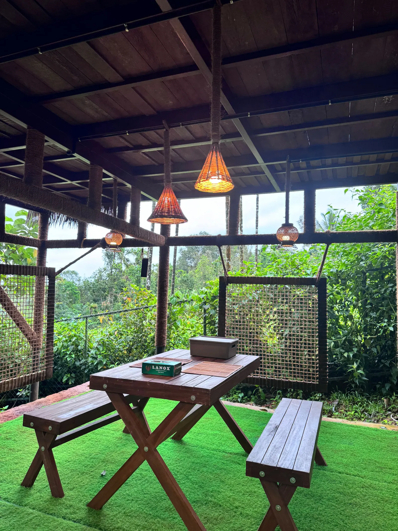 Private Wooden cottage/pet/pool/balcony/iypes 12