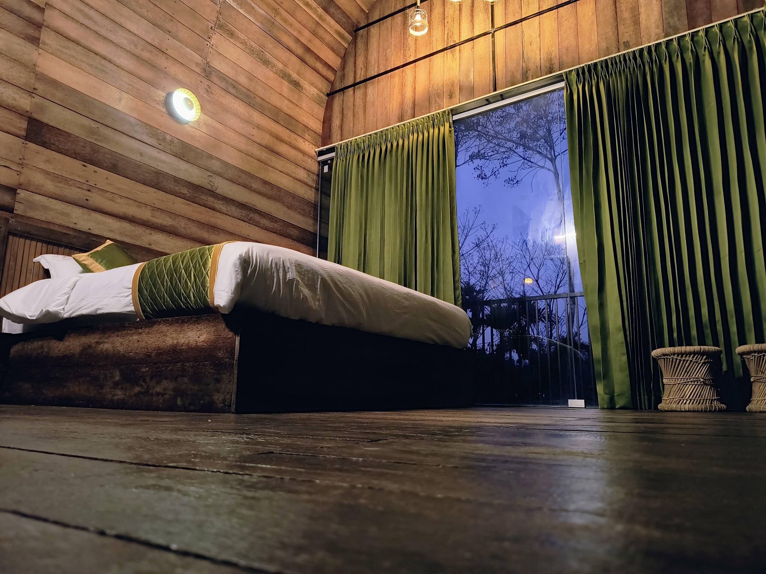 Private Wooden cottage/pet/pool/balcony/iypes 5