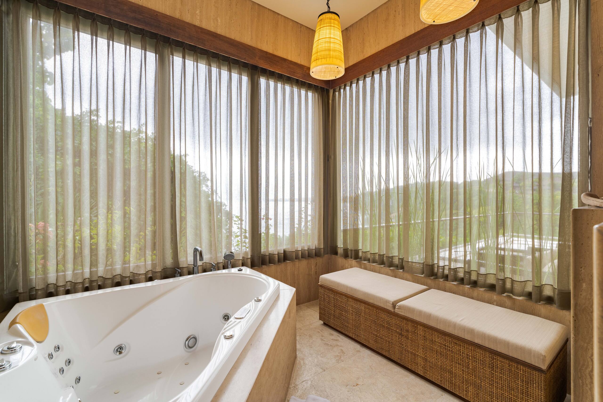 Luxury 4 Bedroom Cliff Ocean Edge Villa Uluwatu 12