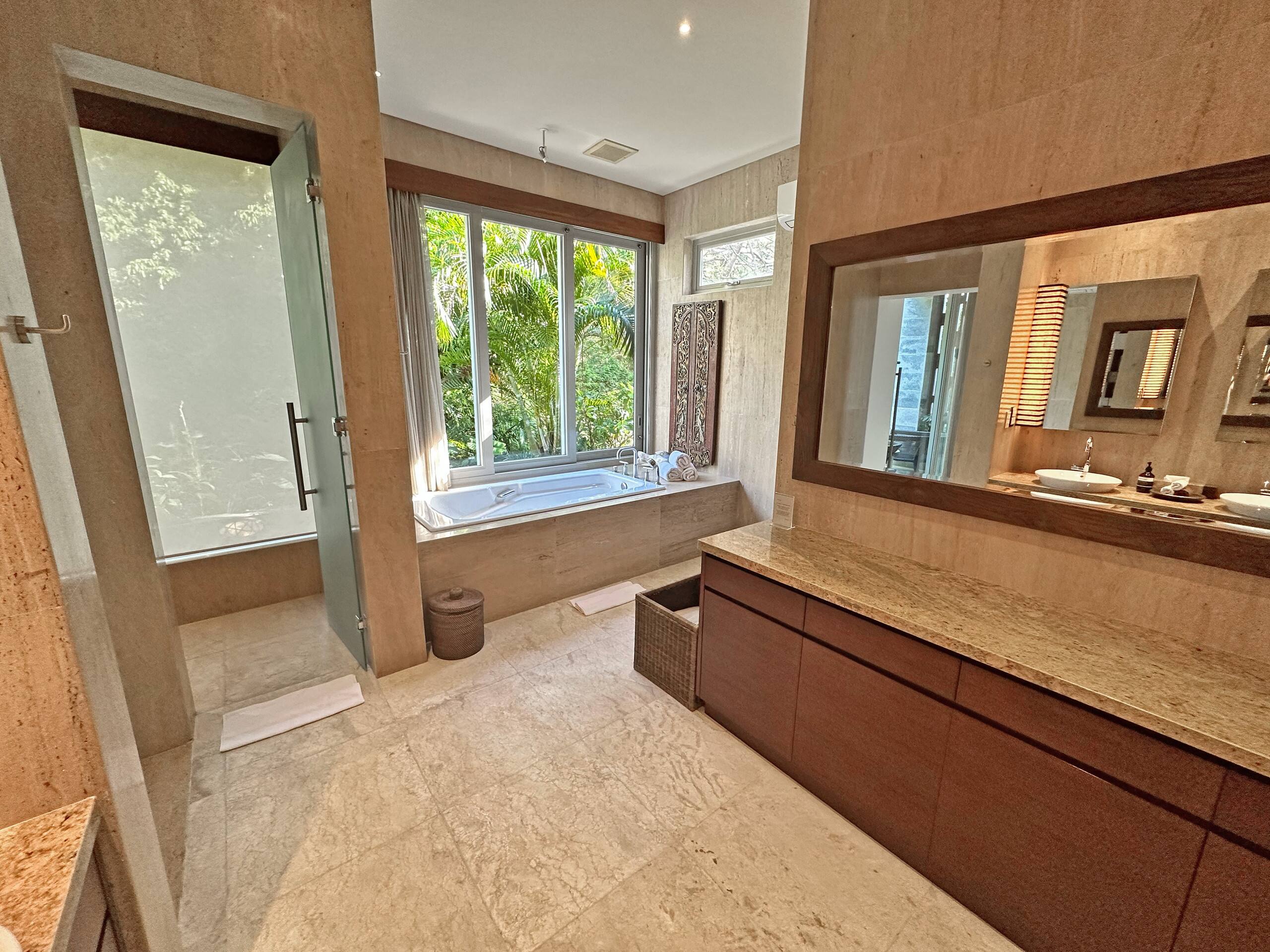 Luxury 4 Bedroom Cliff Ocean Edge Villa Uluwatu 15