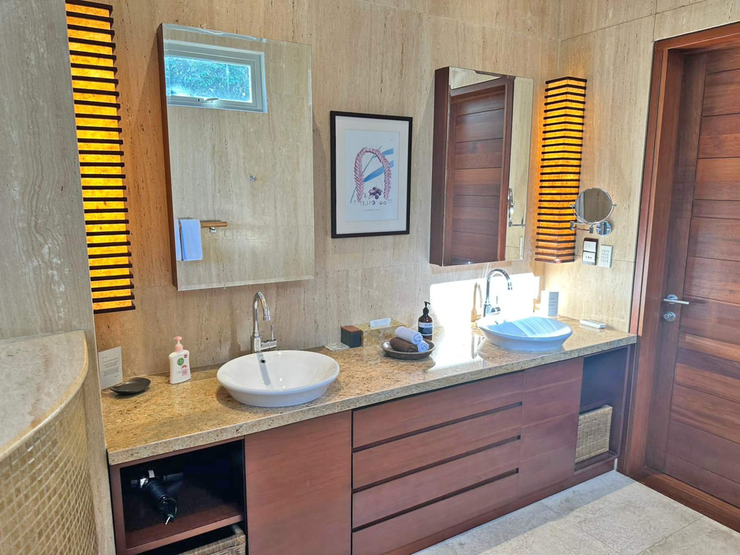 Luxury 4 Bedroom Cliff Ocean Edge Villa Uluwatu 9