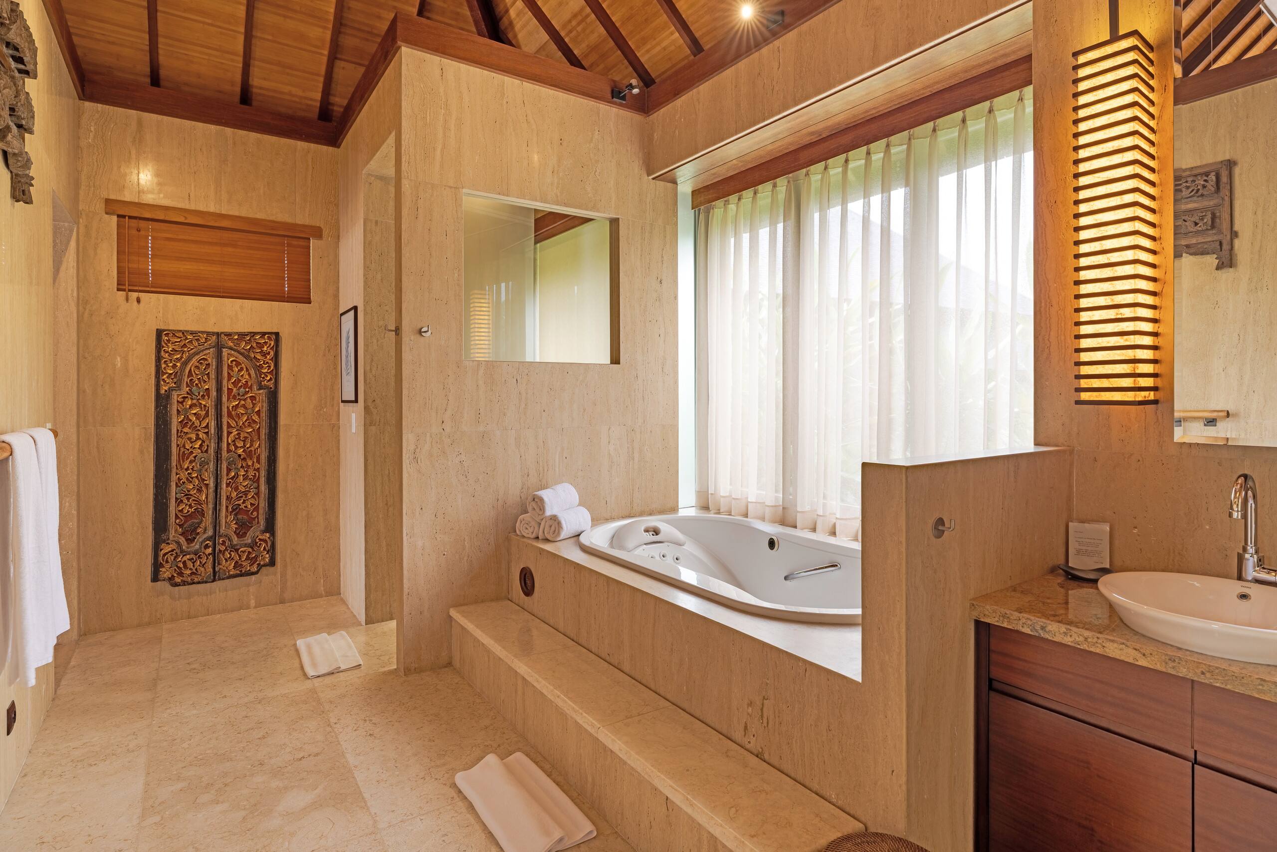 Luxury 4 Bedroom Cliff Ocean Edge Villa Uluwatu 6