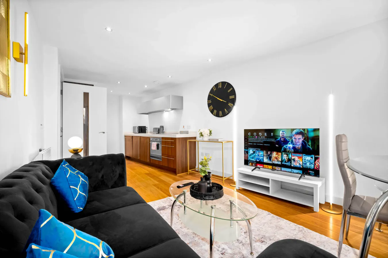 Luxury Apartment - City Centre - Parking - Balcony 9