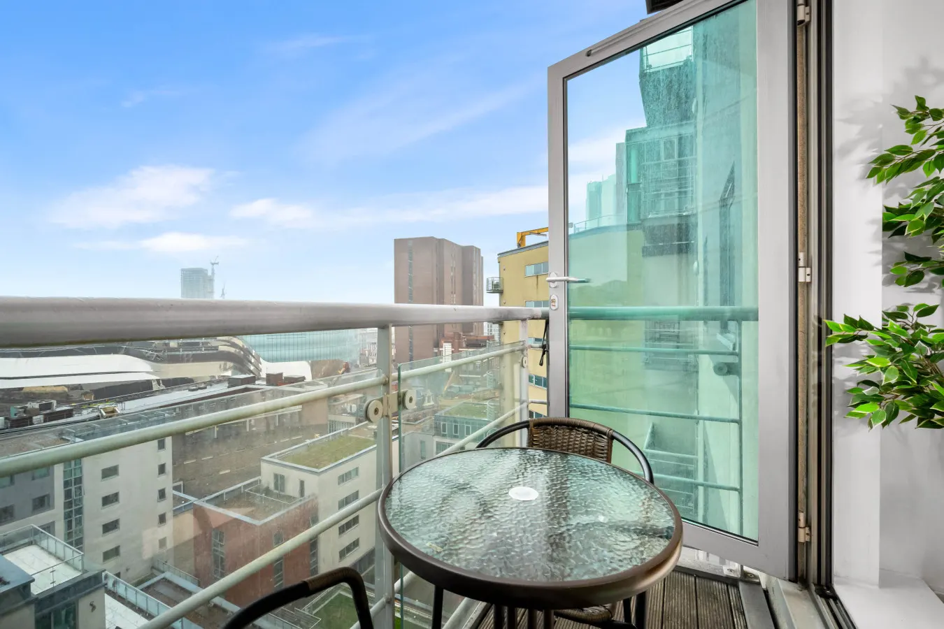 Luxury Apartment - City Centre - Parking - Balcony 19