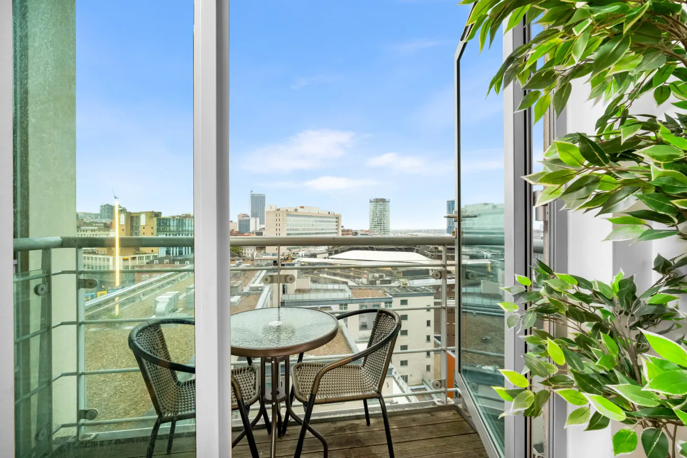 Luxury Apartment - City Centre - Parking - Balcony 3
