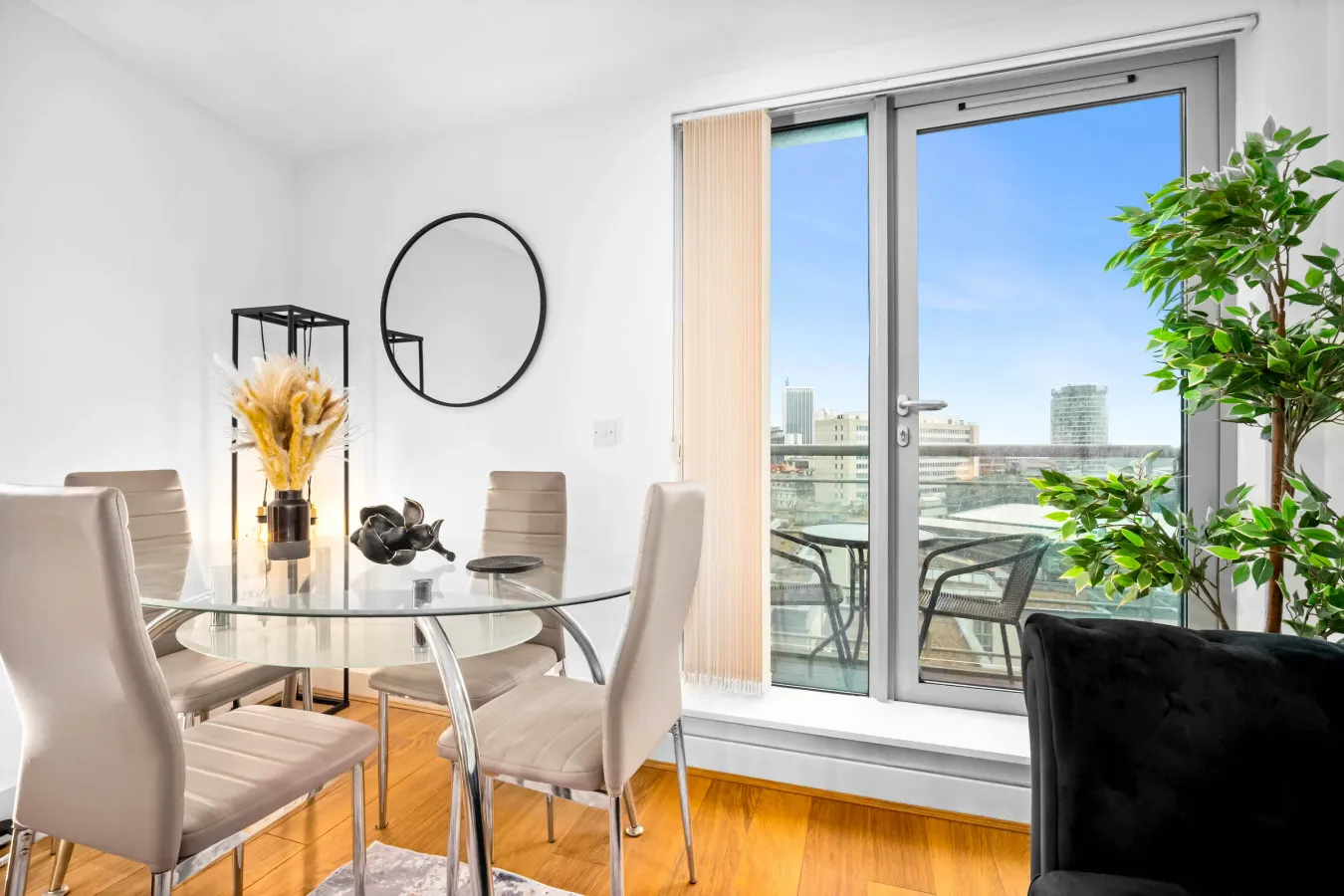 Luxury Apartment - City Centre - Parking - Balcony 4