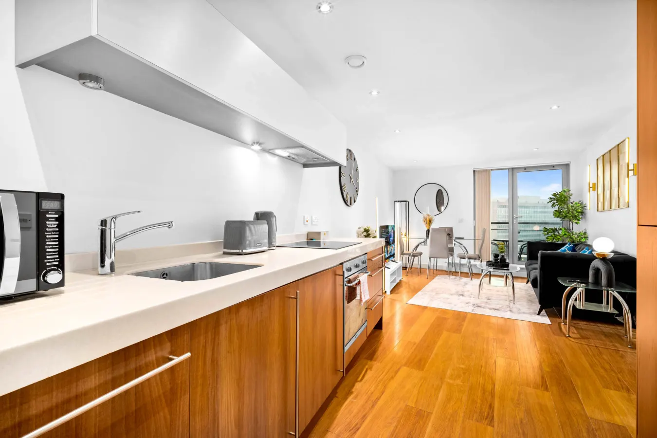 Luxury Apartment - City Centre - Parking - Balcony 5