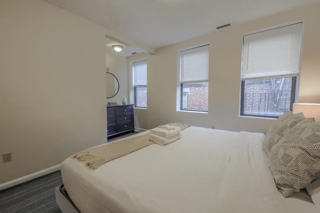 L4 Spacious North End Walkup Loft Apartment 15