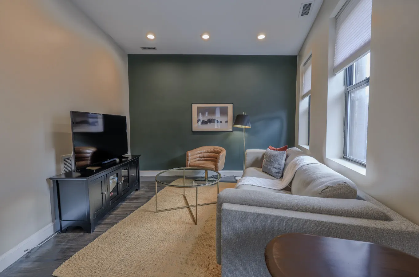 L4 Spacious North End Walkup Loft Apartment 5