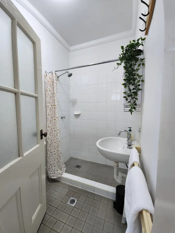 Discover Charming 2BR Unit The Rocks 17