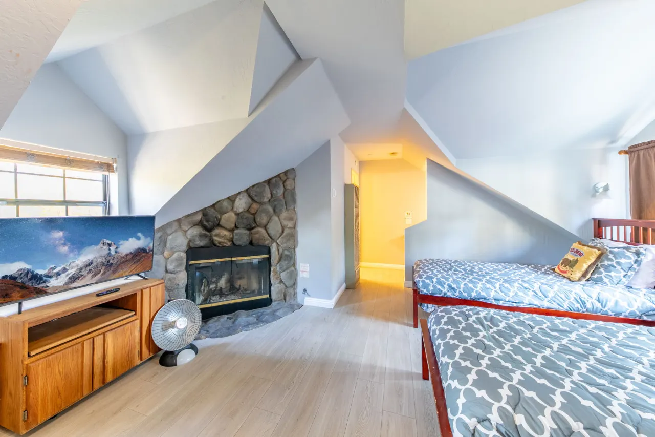 Spacious, Fun Family Cabin - Cozy Hollow Lodge #2 4