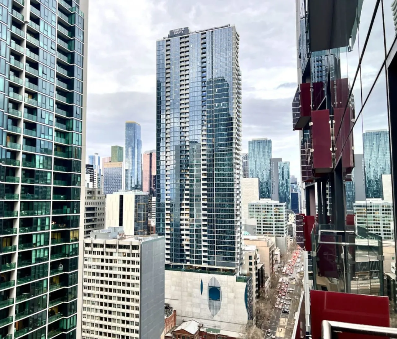 Melbourne Skyline Oasis: CBD Apartment Retreat 16