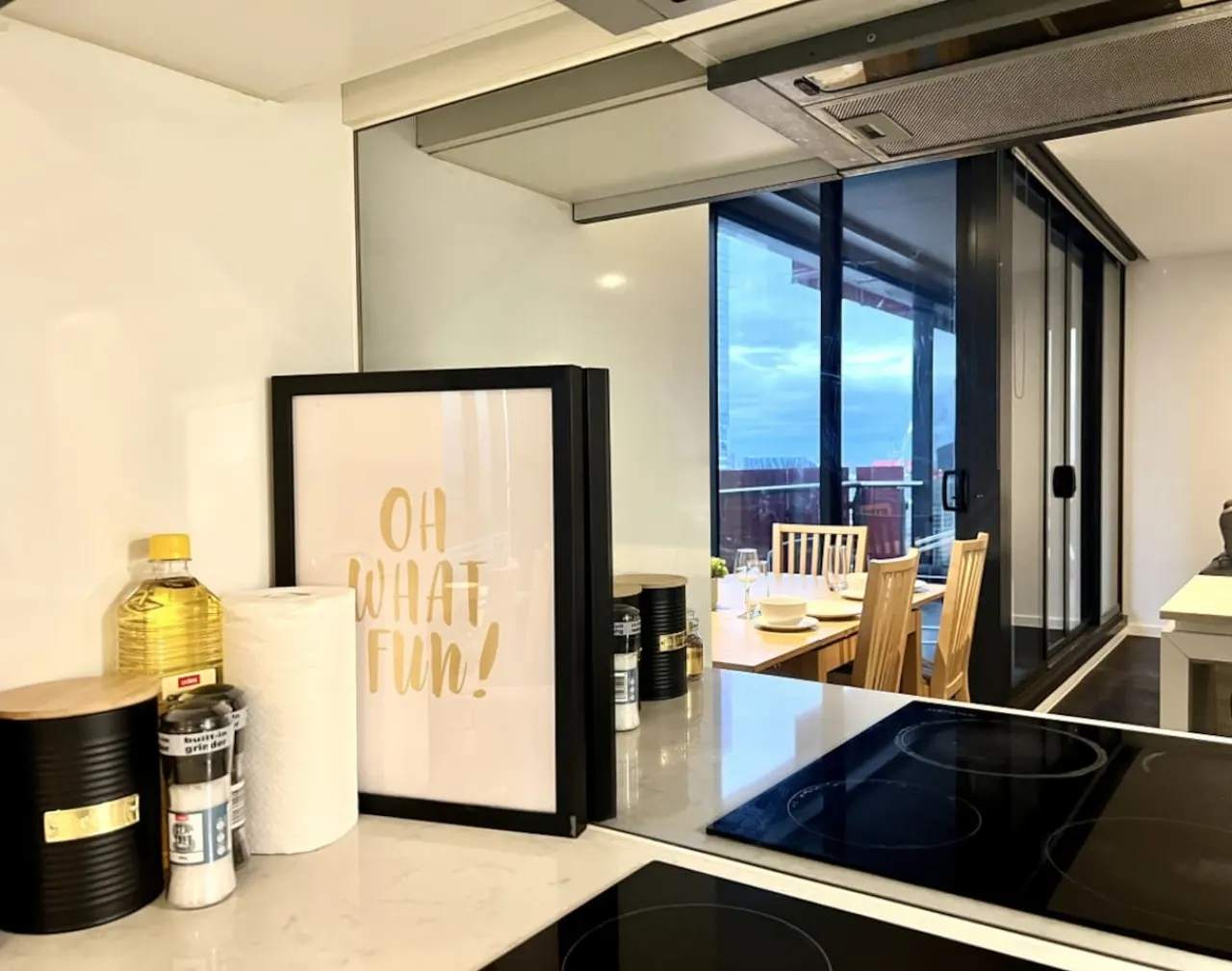 Melbourne Skyline Oasis: CBD Apartment Retreat 6