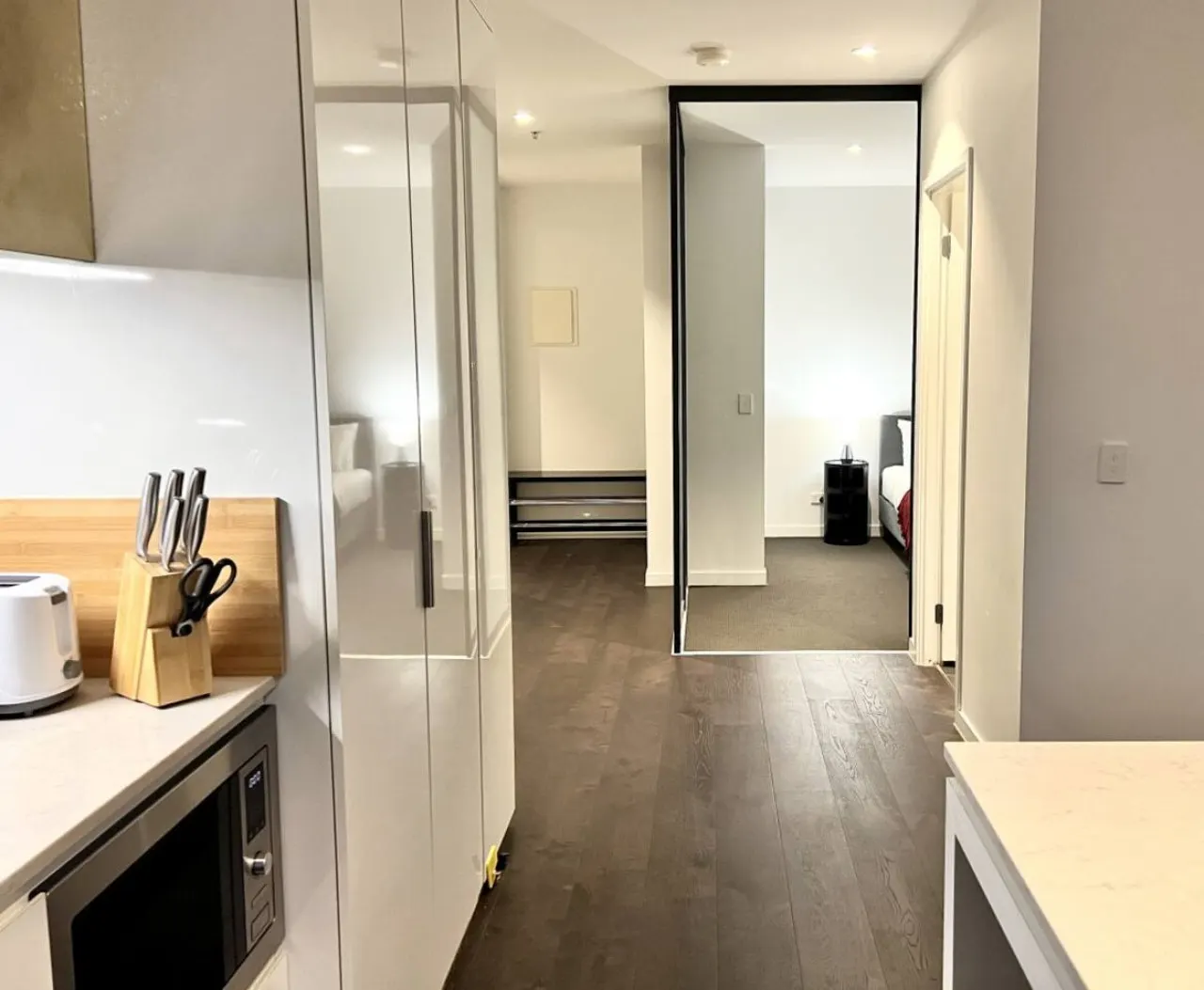 Melbourne Skyline Oasis: CBD Apartment Retreat 7