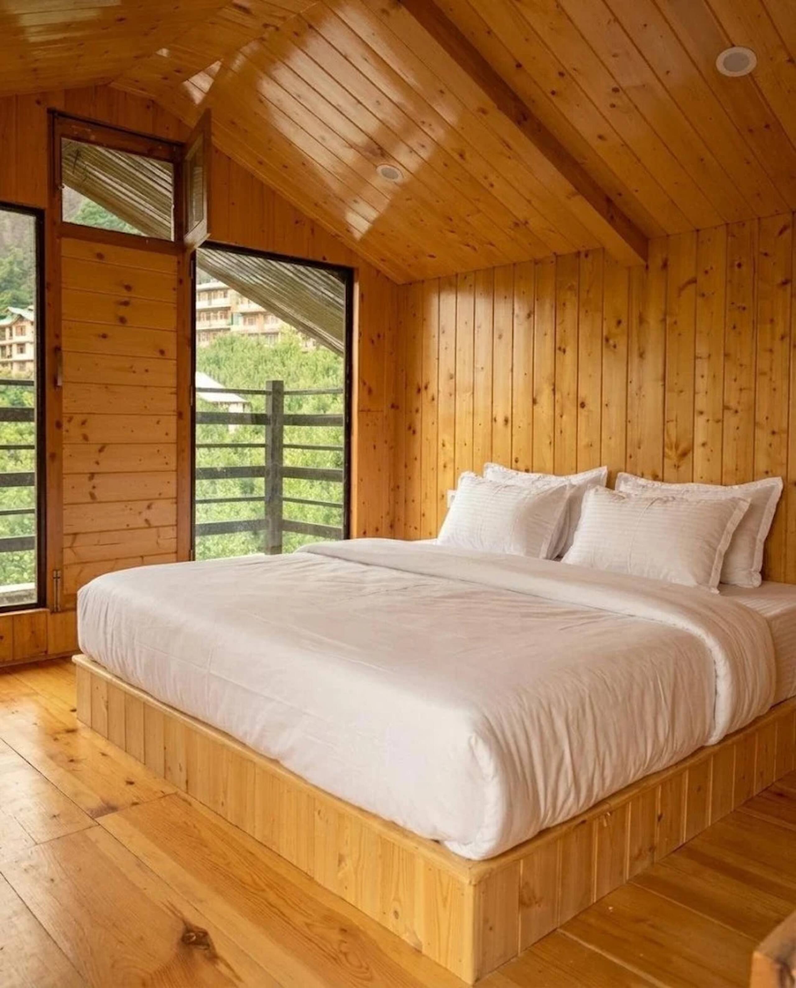 5BR Riverside Orchard Retreat | Manali 7