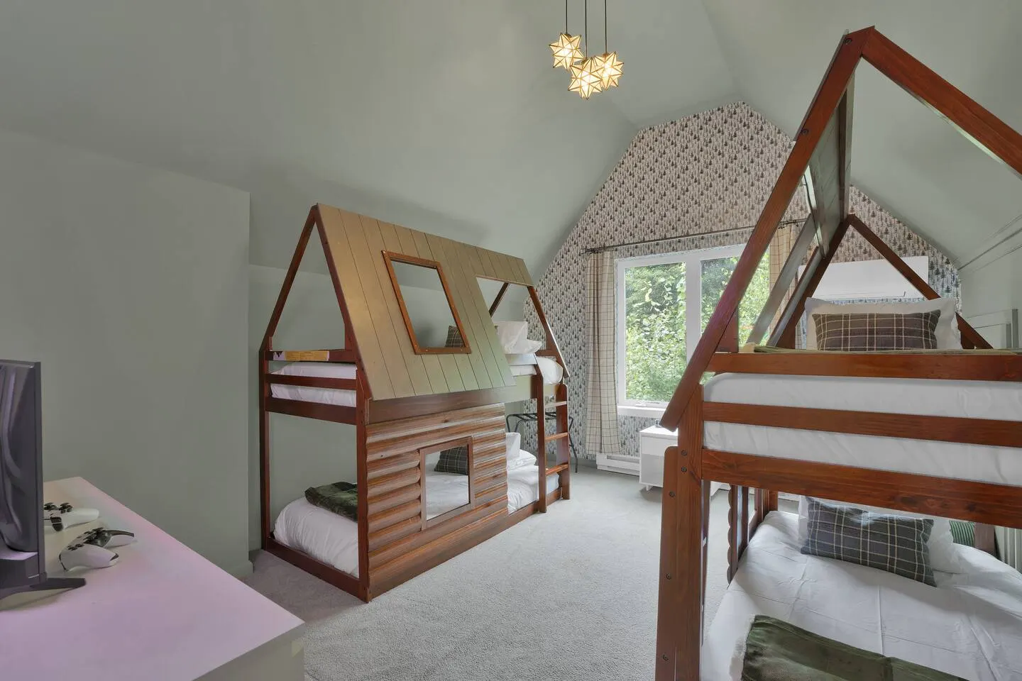 Modern Chalet w/ HotTub FirePit Beach&Pool Access 11
