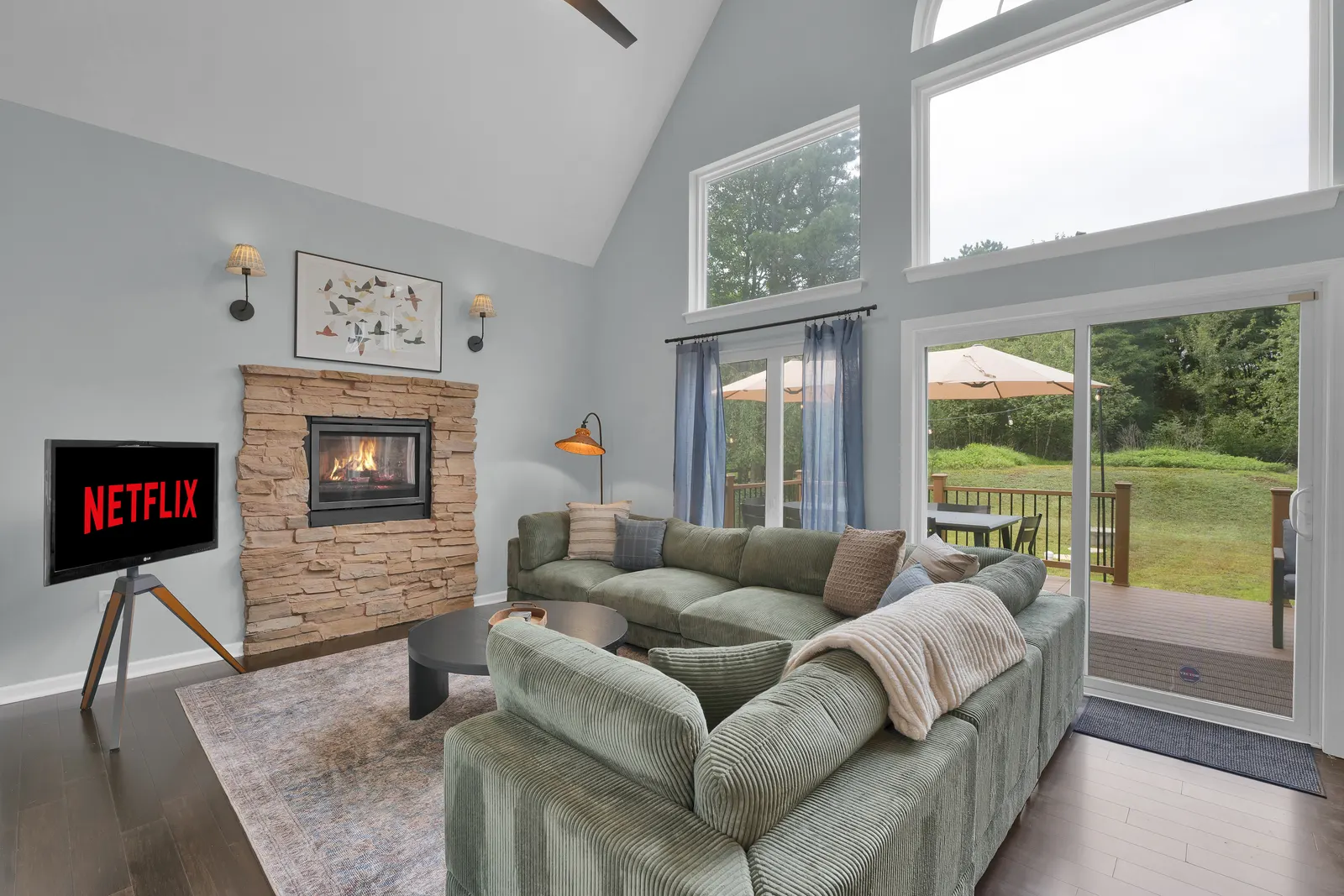 Modern Chalet w/ HotTub·FirePit·Beach&Pool Access — photo 5