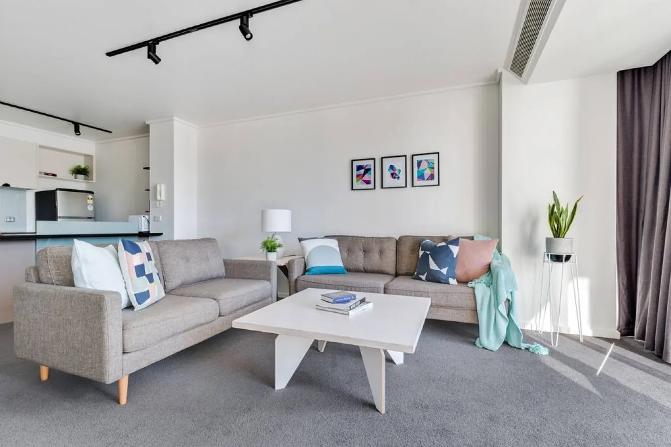 Aria: 2 Bed, 2 Bath Apartment with 3 Queen Beds 2