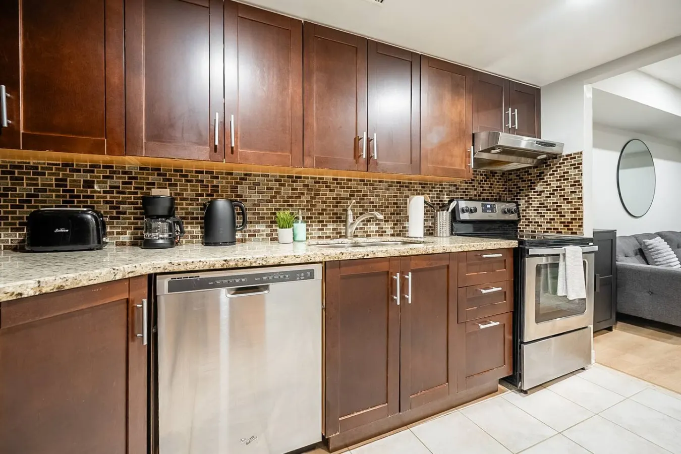 King West Gem Modern 1BR Suite Free Parking 2