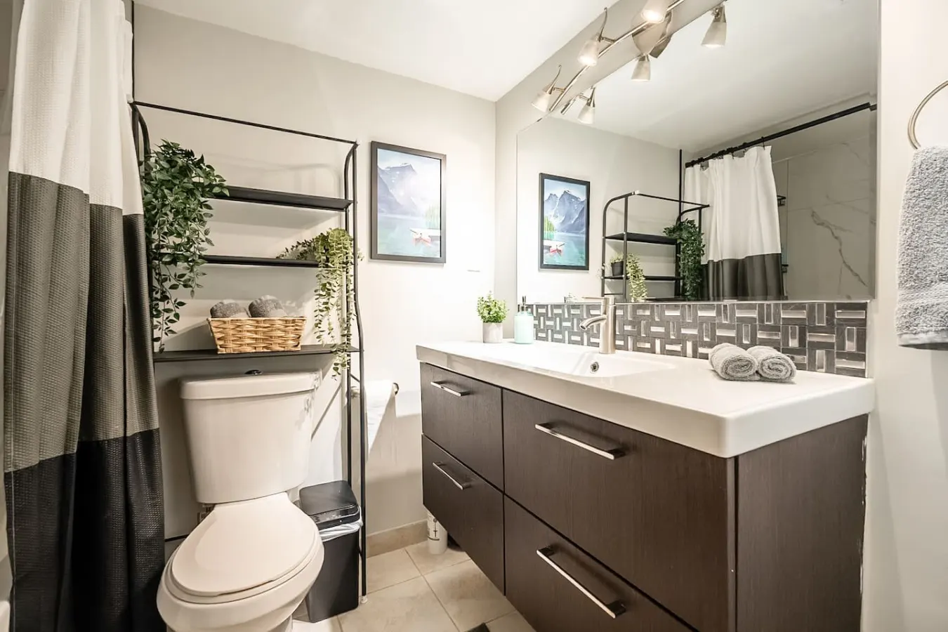 King West Gem Modern 1BR Suite Free Parking 14