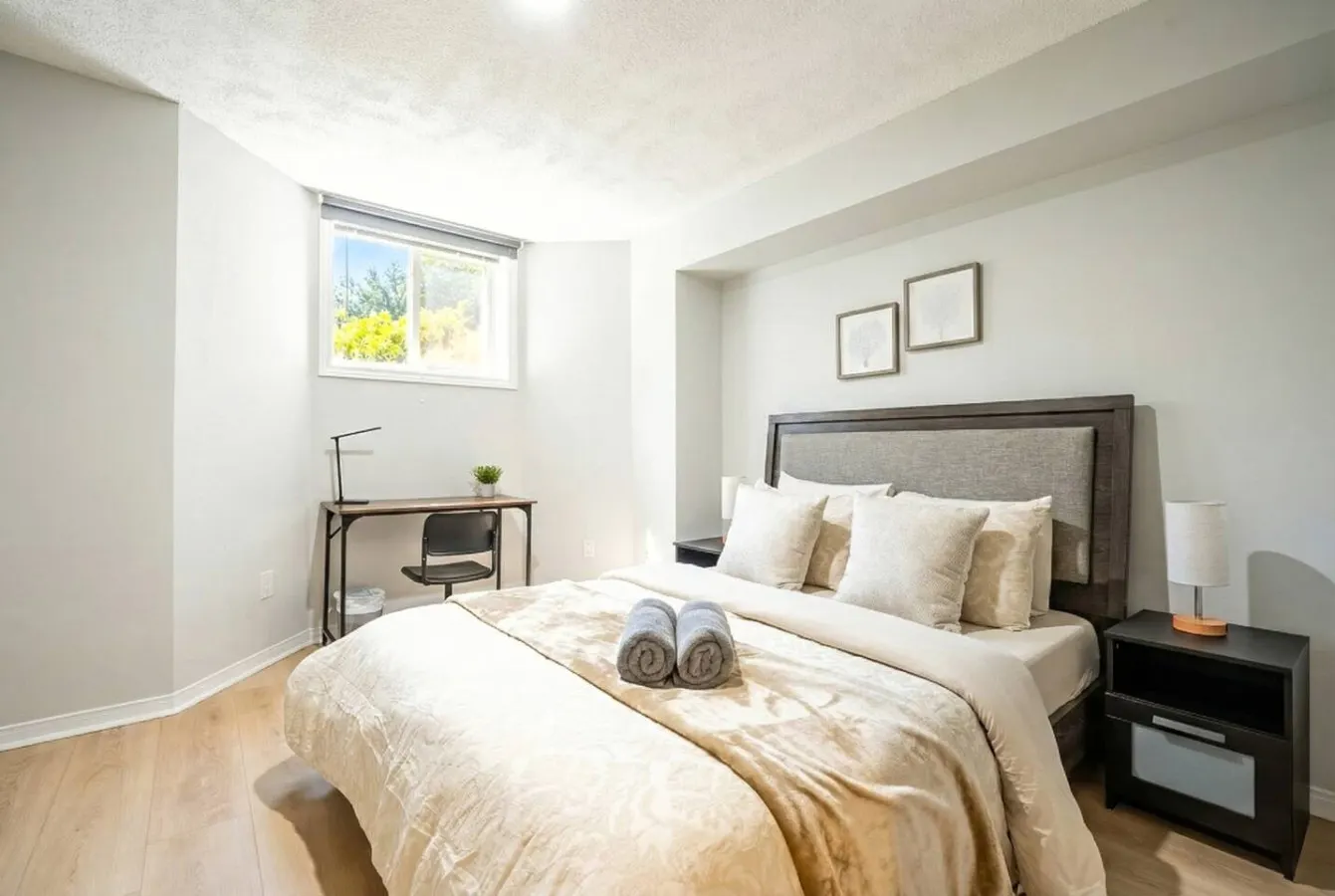 King West Gem Modern 1BR Suite Free Parking 3