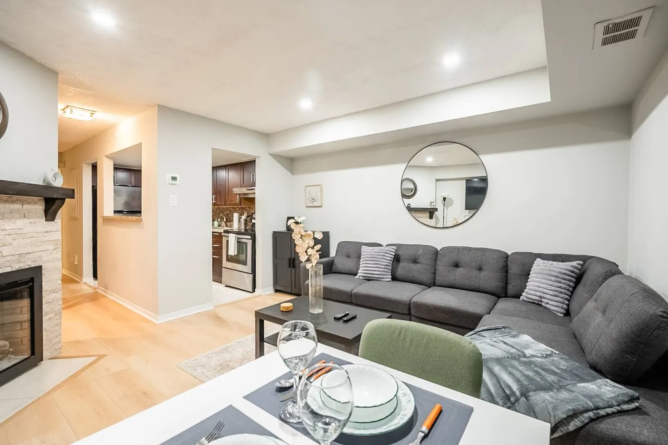 King West Gem Modern 1BR Suite Free Parking 4