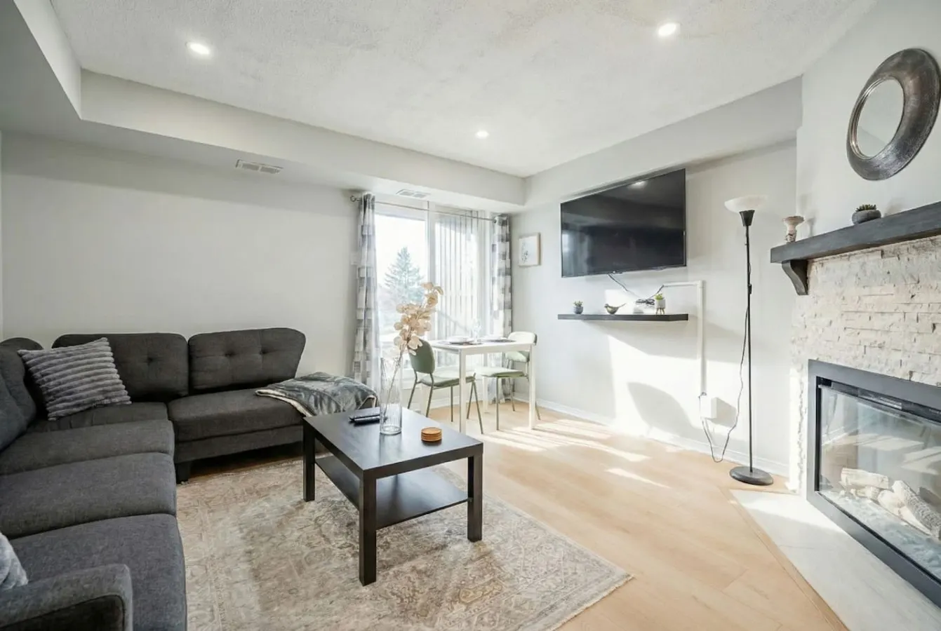 King West Gem Modern 1BR Suite Free Parking 6