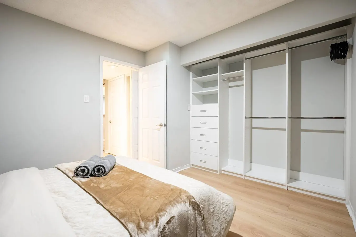 King West Gem Modern 1BR Suite Free Parking 7