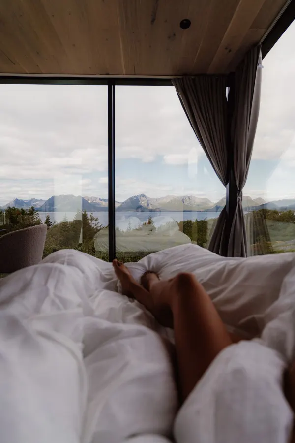 Sky & Sand Mirror Cabin WonderInn Arctic 13