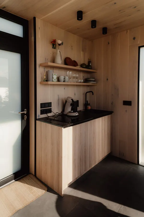 Sky & Sand Mirror Cabin WonderInn Arctic 17