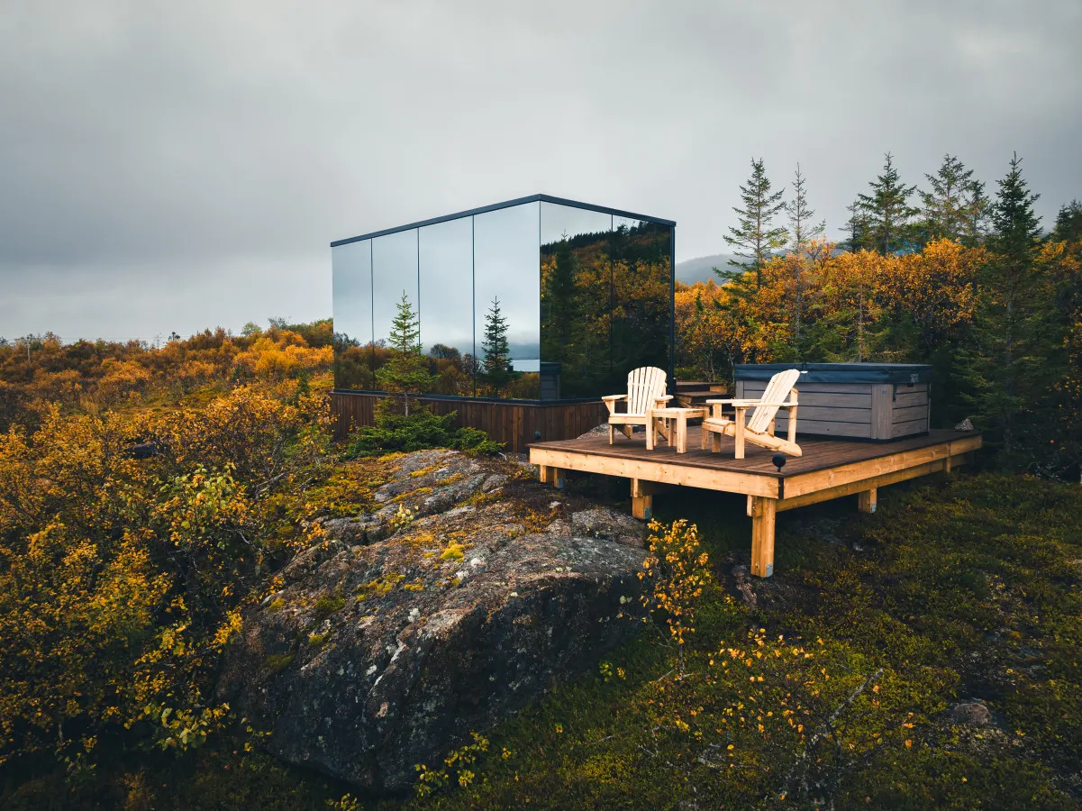 Sky & Sand Mirror Cabin WonderInn Arctic 19