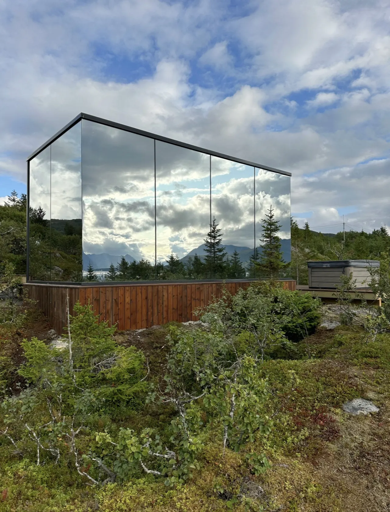 Sky & Sand Mirror Cabin WonderInn Arctic 7