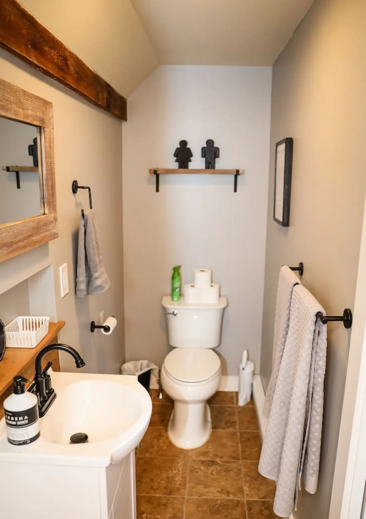 Barn on Pleasant- walk to town-no cleaning fee 11