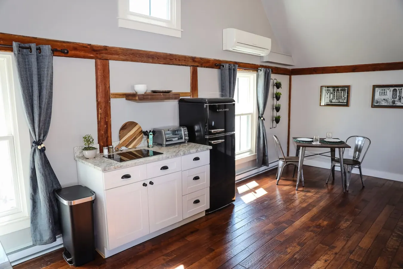 Barn on Pleasant- walk to town-no cleaning fee 7