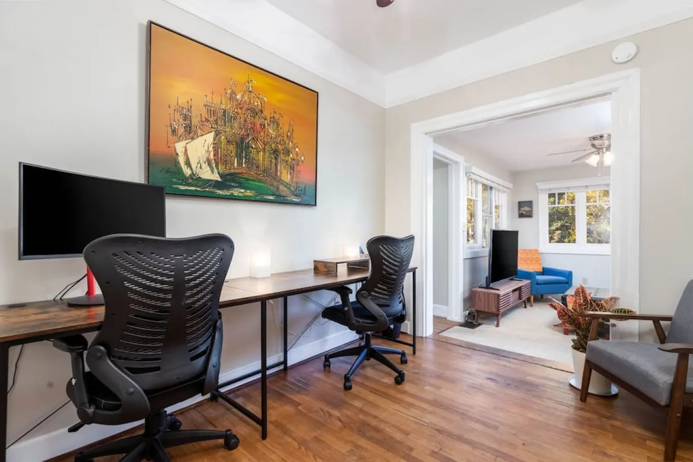 Historic Avenues Downtown w/ Dedicated Workspace — photo 5