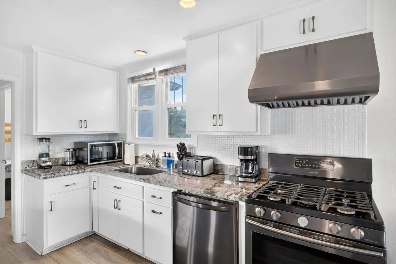 5BR Home w/ Parking Near SDSU — photo 4