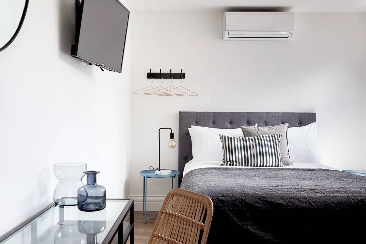 Convenient near eateries, Epworth & CBD