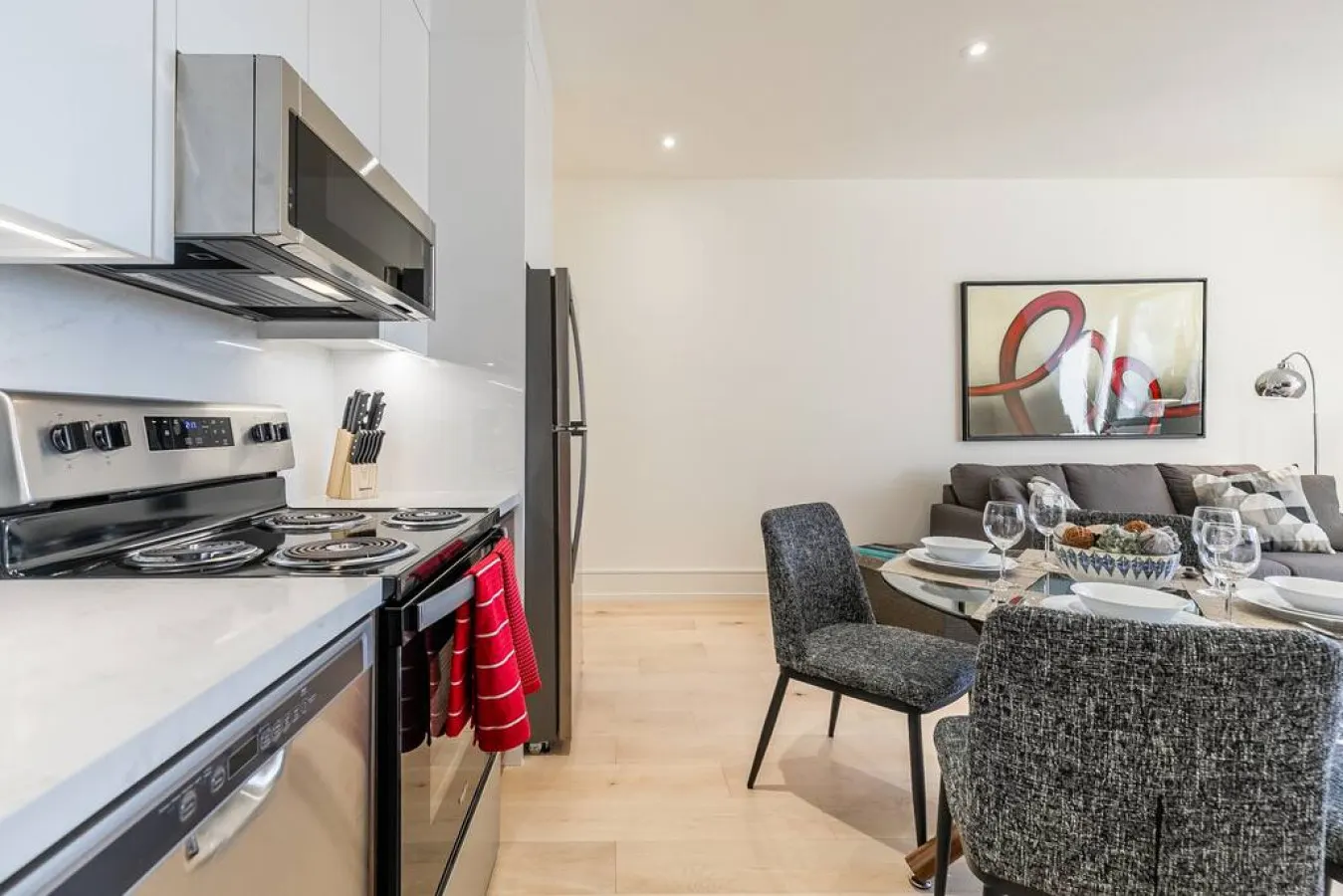 Designer 2BR Home Private Terrace Modern 16