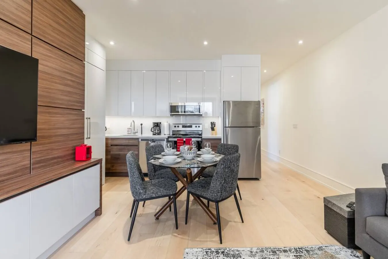 Designer 2BR Home Private Terrace Modern 17