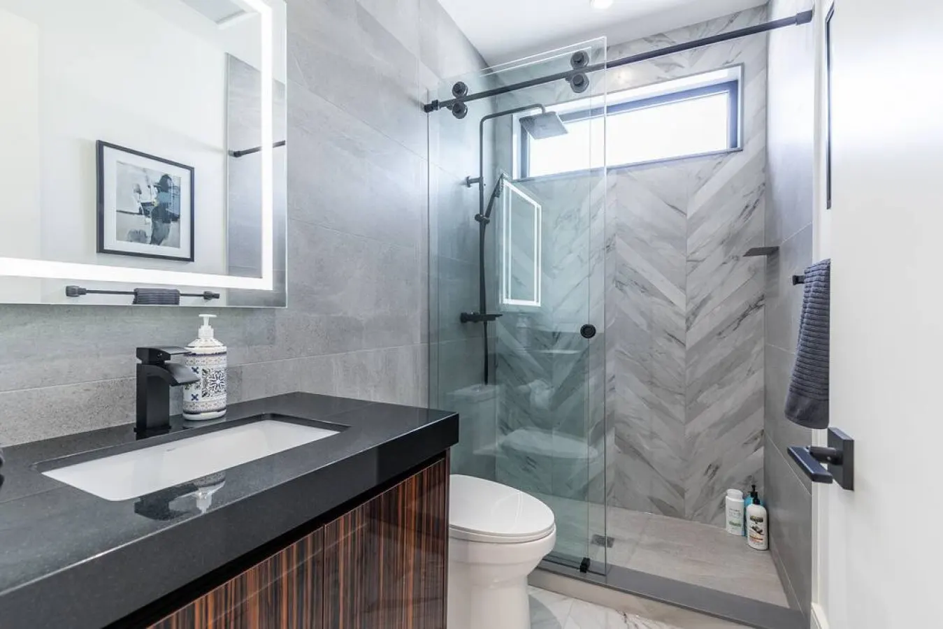 Designer 2BR Home Private Terrace Modern 4