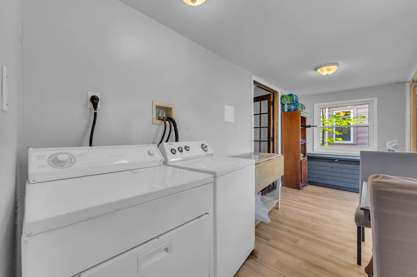 Large 350sqft. Suite w/ Private bath & minifridge 12