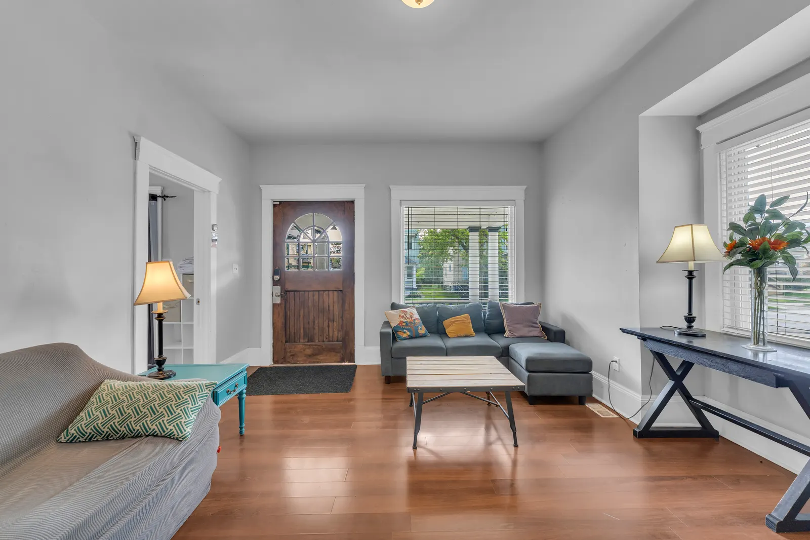 Large 350sqft. Suite w/ Private bath & minifridge 16