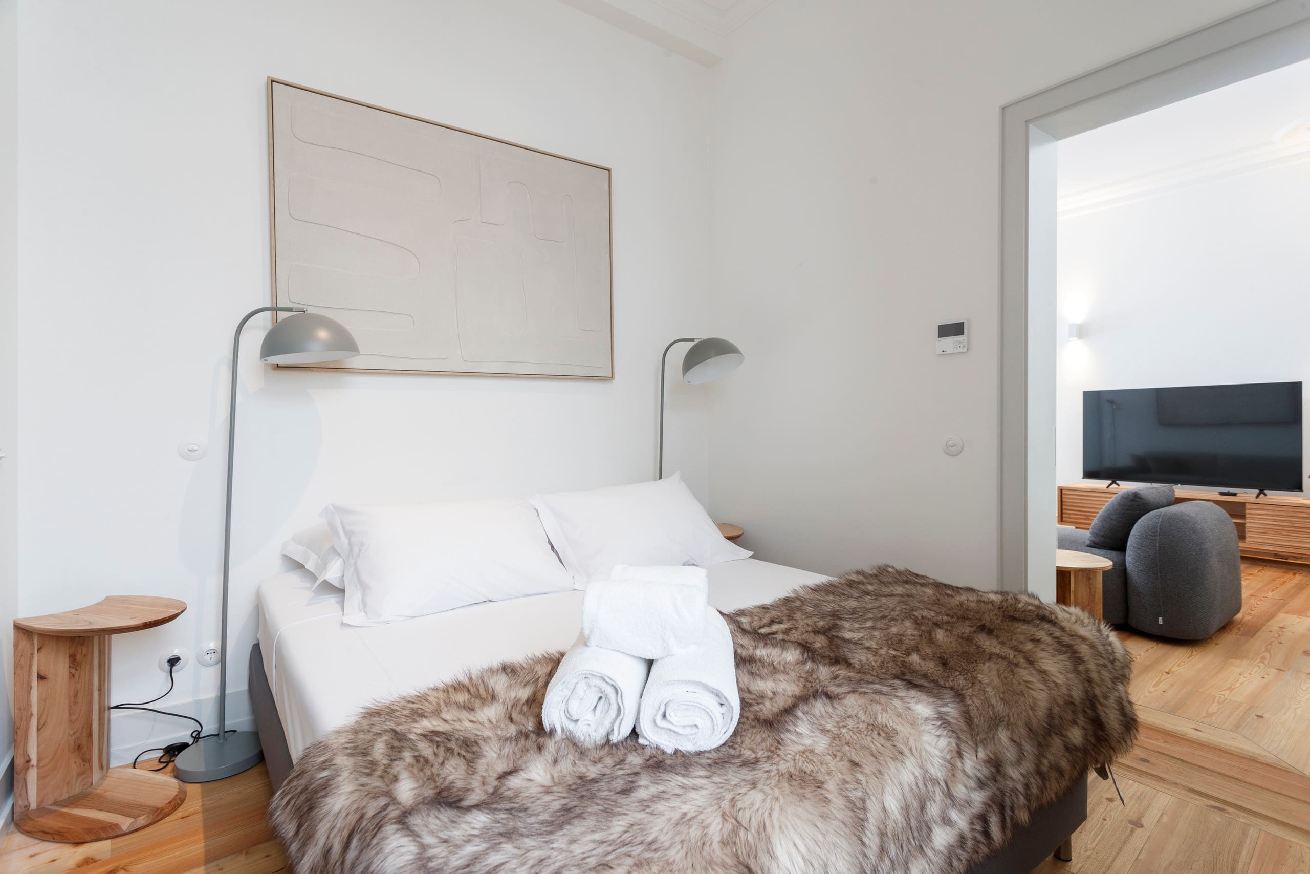 MY LX FLAT Bright Stylish 3BR Apartment inDowntown 3