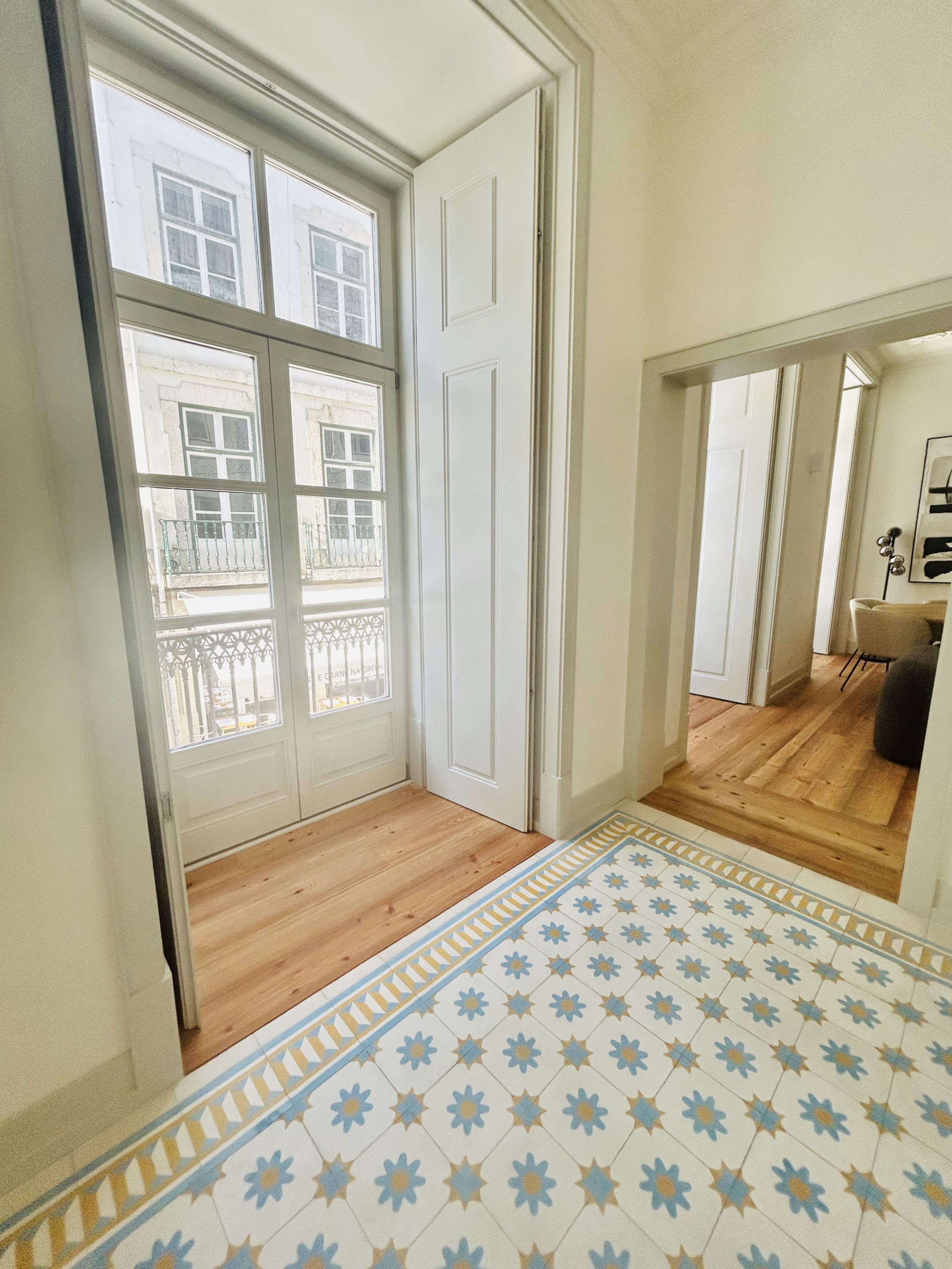 MY LX FLAT Bright Stylish 3BR Apartment inDowntown 8