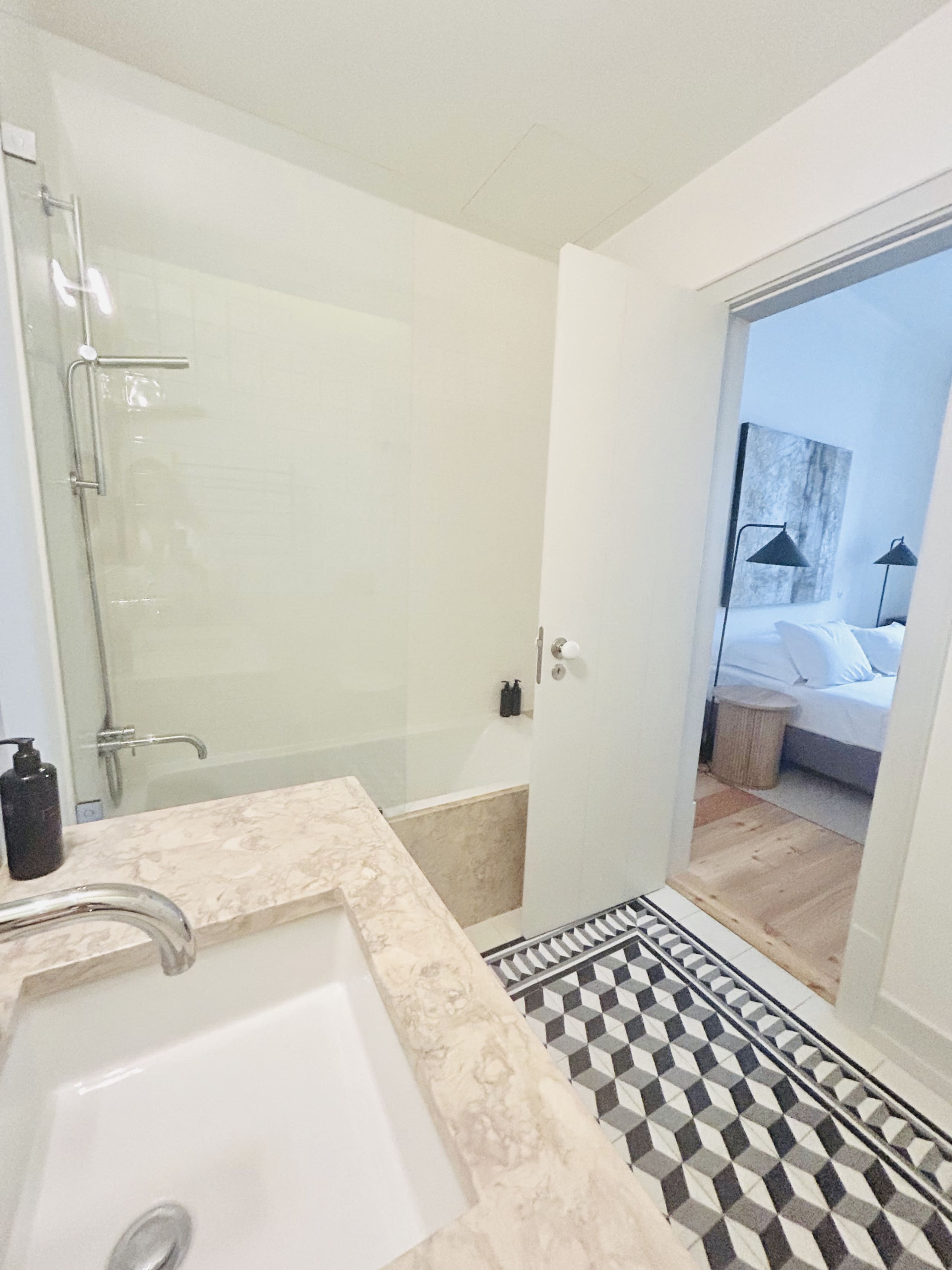 MY LX FLAT Bright Stylish 3BR Apartment inDowntown 38